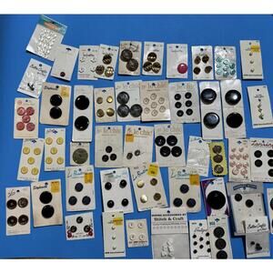 Vintage Lot of 175  Buttons on 47 Cards La Chic La Petite La Vogue    A